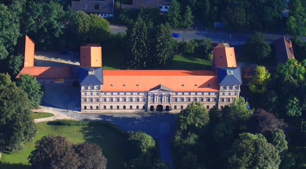 Schloß Burgfarrnbach - Schloßhof 12