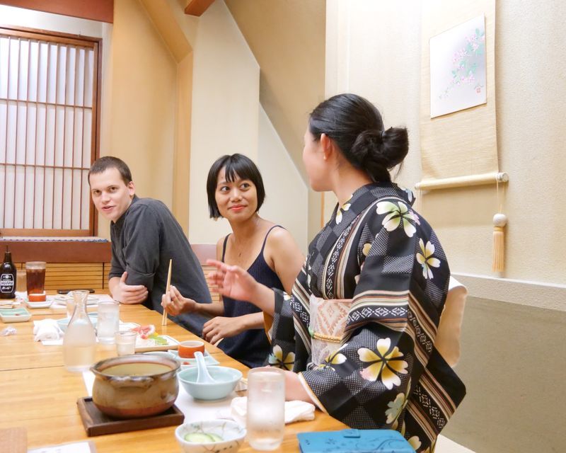les plats à essayer autour de la gare jr de shinjuku | vous ne pouvez pas décider où manger? rejoignez une expérience culinaire!
