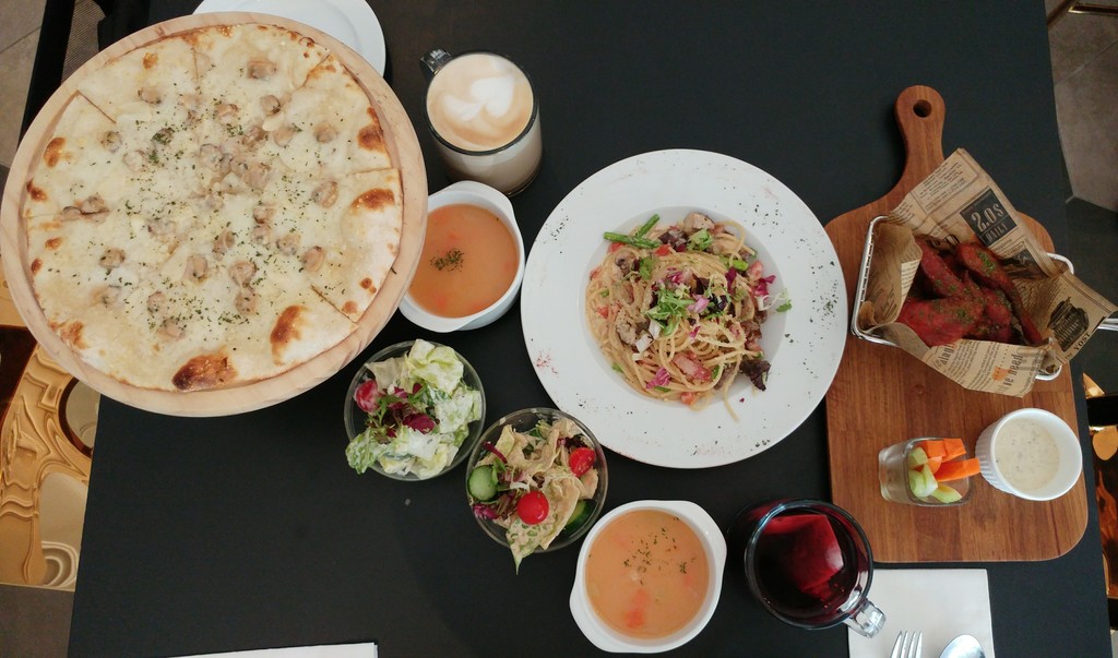 meal at Tutto Fresco