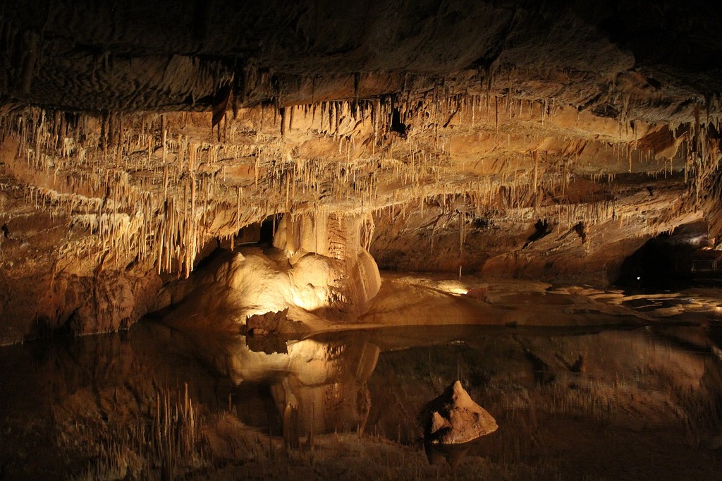 Lacave caves
