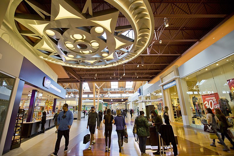 Tsawwassen Mills Outlet Shopping Mall (30229421325)