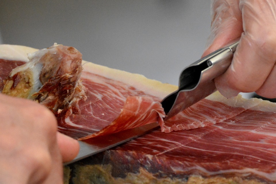 Buying and selling of Spanish ham is allowed among authorized people only