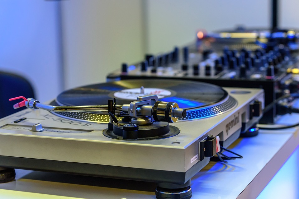 DJ mixer