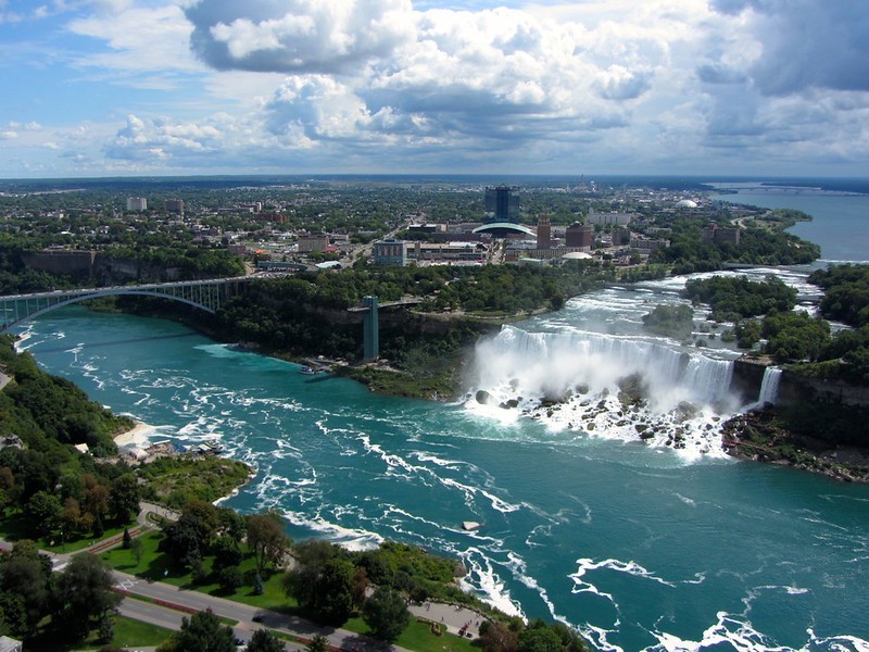 United States Falls with Niagara Falls, New York