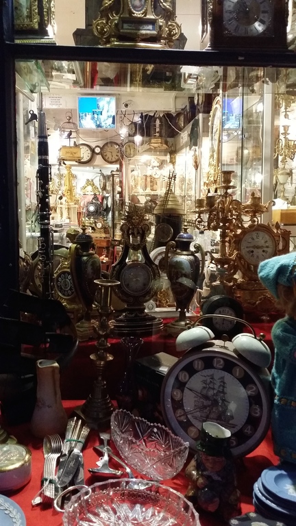 things to do along portobello | browse for treasures in the antique market
