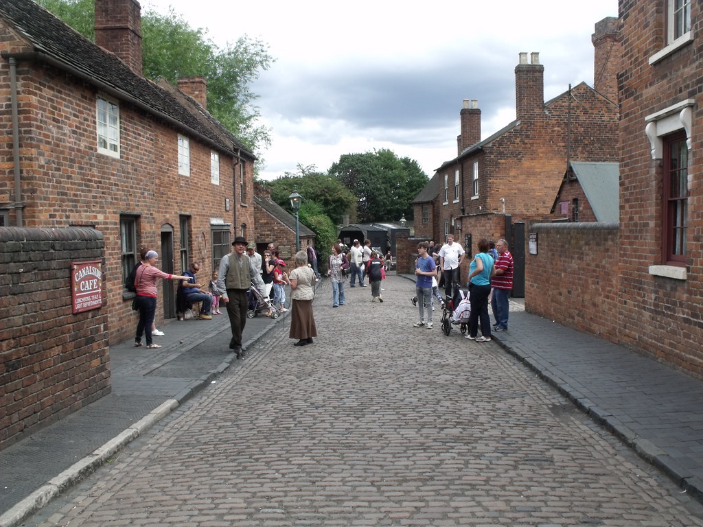 Black Country Living Museum  - Cobbled road - Station Road Cottages and Back to Back Houses