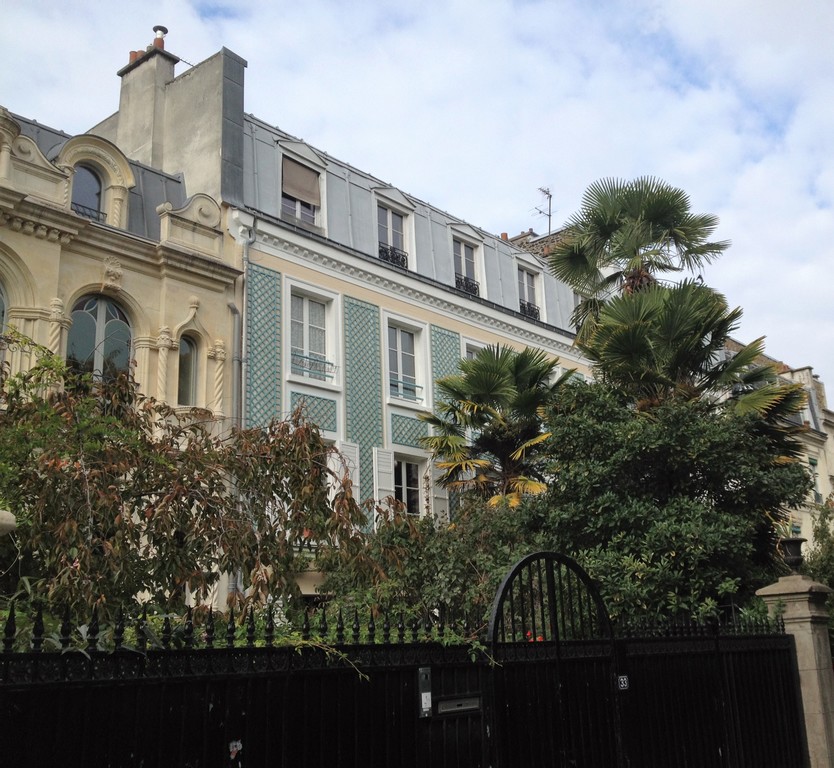 adorable neighborhoods in paris | cité des fleurs