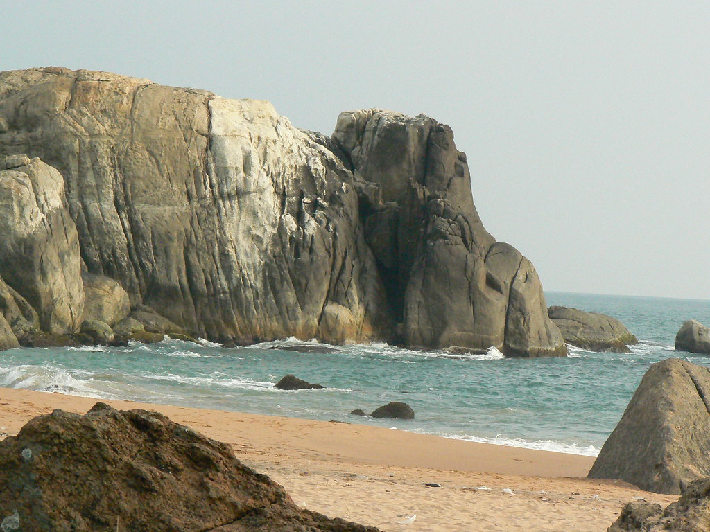 Muttom on the rocks