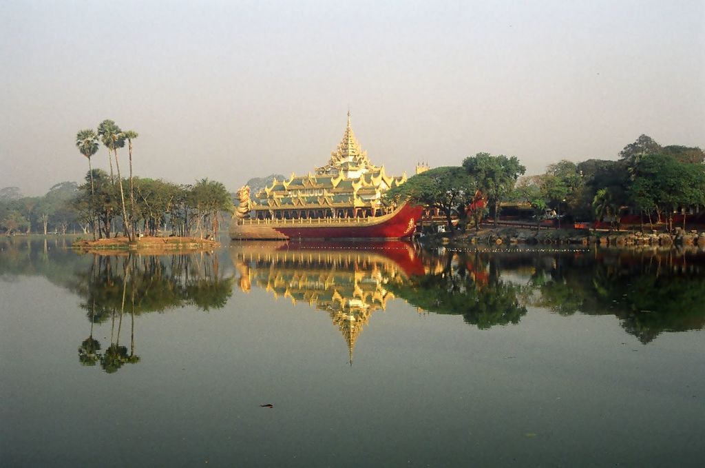 Karaweit, Kandawgyi Lake, Yangon, Myanmar