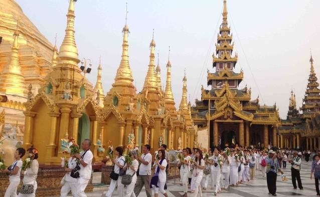 go on a tour to learn about the city's tradition and culture
