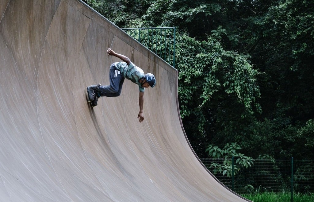 Skate plaza ramp