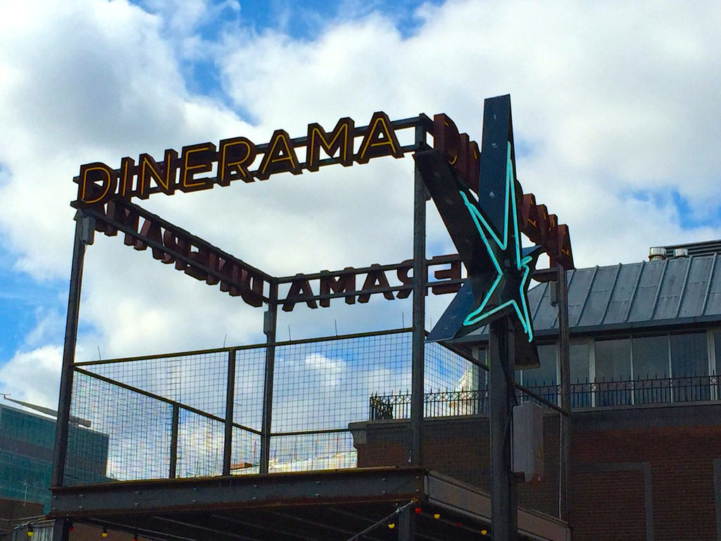 Dinerama sign