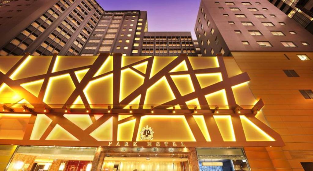 Park Hotel Hong Kong is located conveniently in the Tsim Sha Tsui district