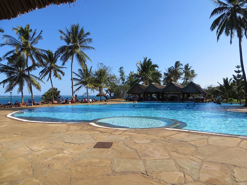 Reef Hotel pool