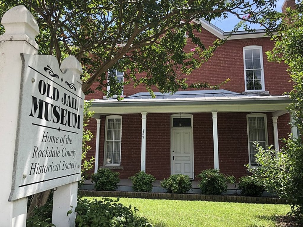 Rockdale County Jail front entrance showing museum sign