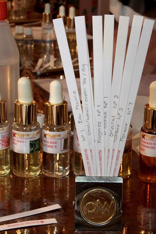 Learn to identify scents in perfume