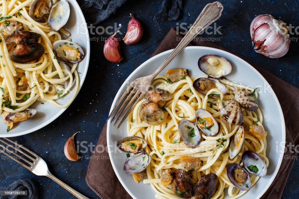 Linguini with clams