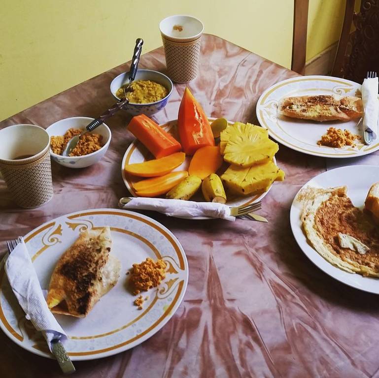 things to do in mirissa sri lanka | enjoy a nice cup of joe at no. 1 dewmini roti shop