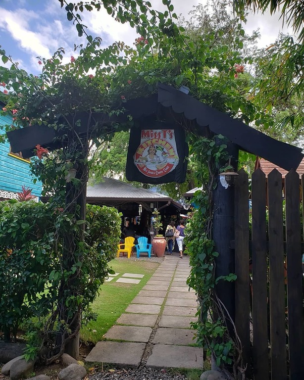things to do in ocho rios jamaica | try the best jamaican dishes at miss t's kitchen