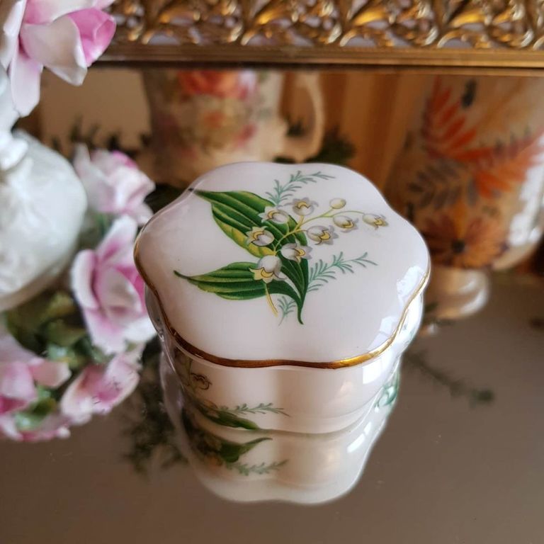 what to buy in uk | commemorative pillbox