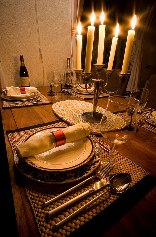 Candle light dinner (306970309)