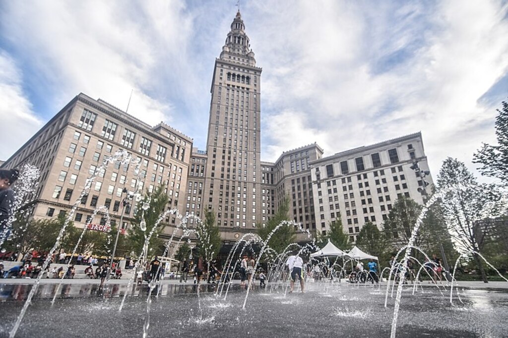 Cleveland Public Square Fountain (27441802124)