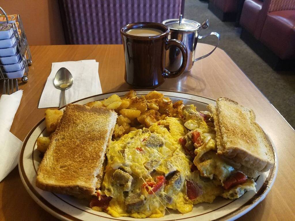 things to do in bloomfield ct | grab a bite at town & country restaurant