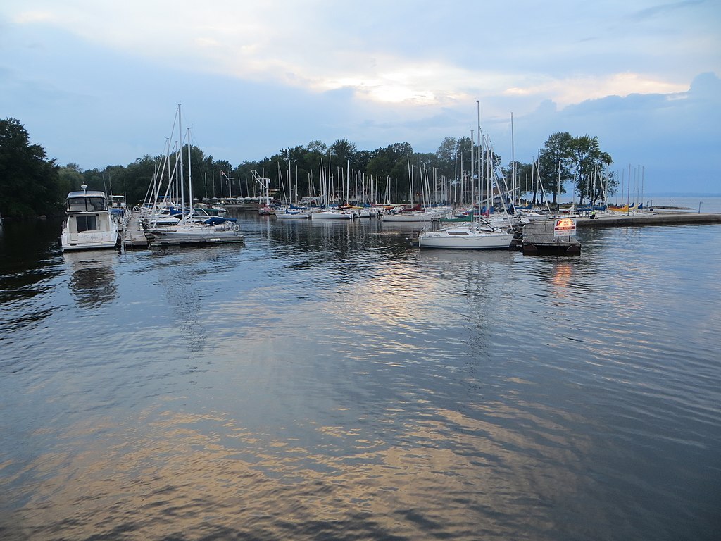 Hudson (Québec) river 1