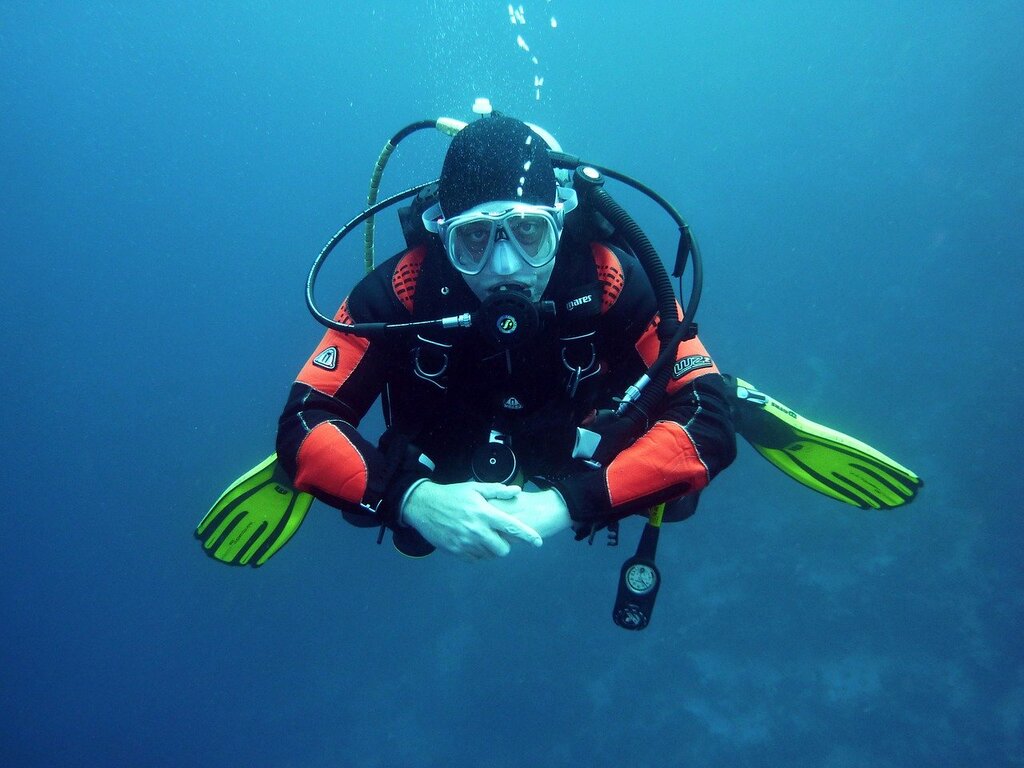 Divers Scuba Diving