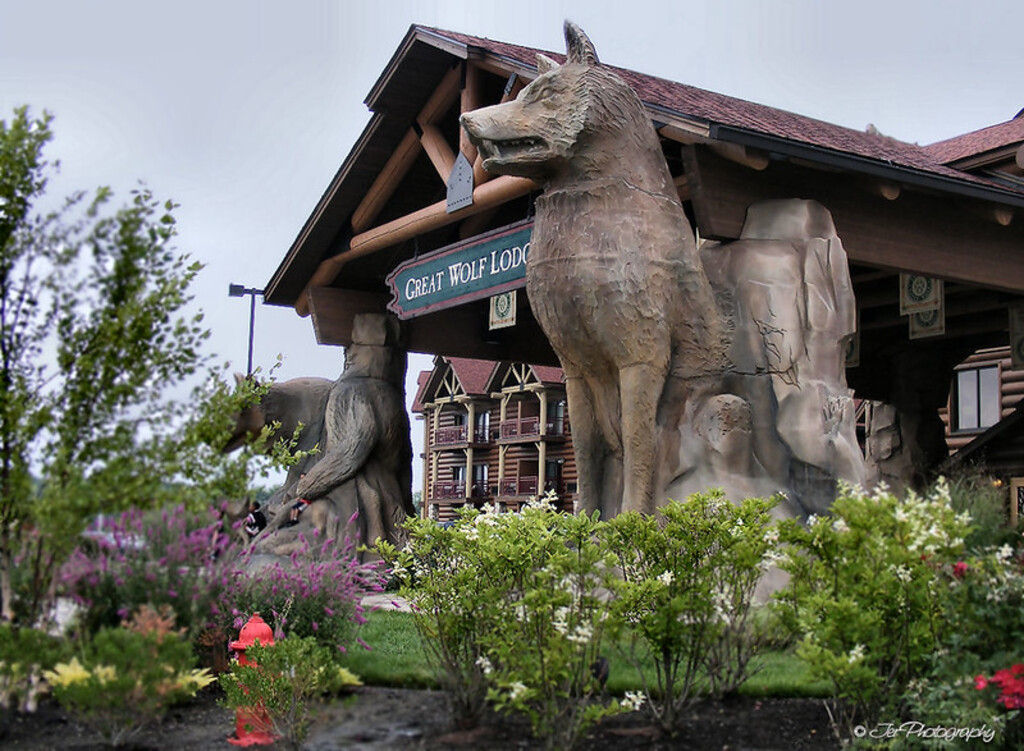 Entrance to Great Wolf Lodge