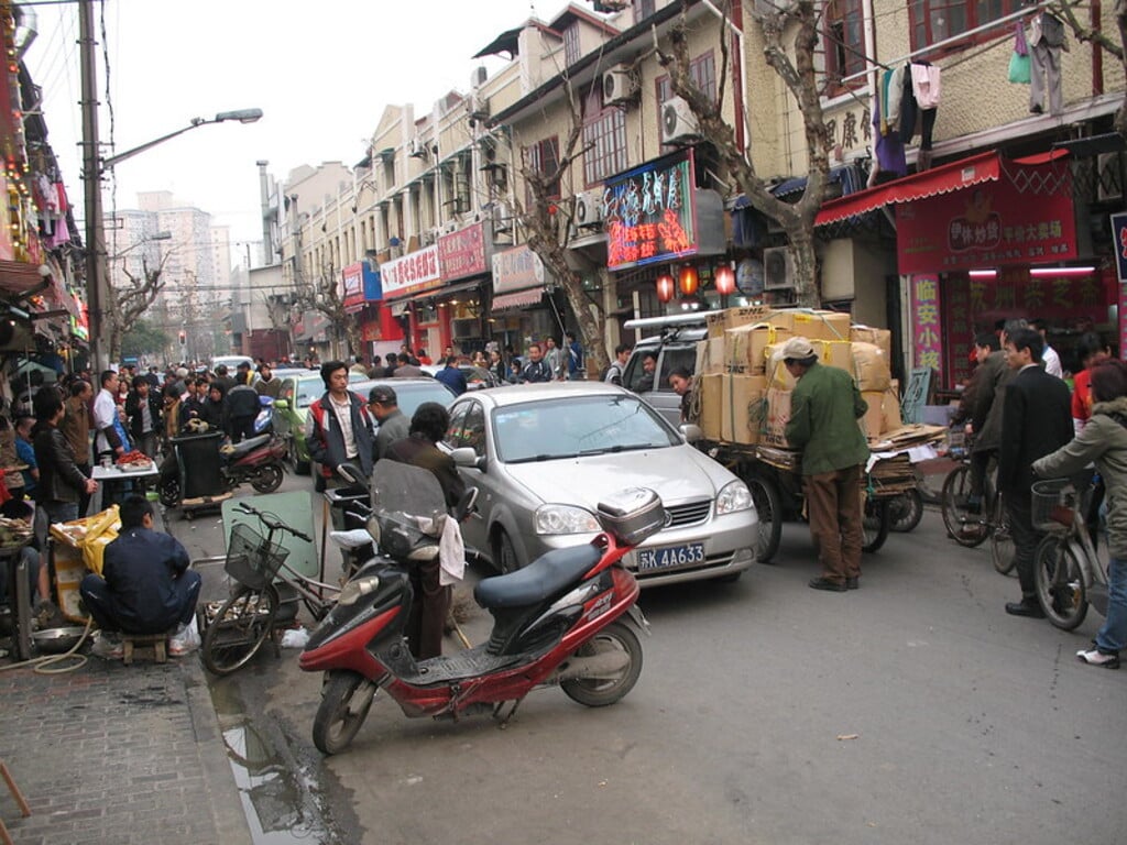 Traffic on Shouning Lu