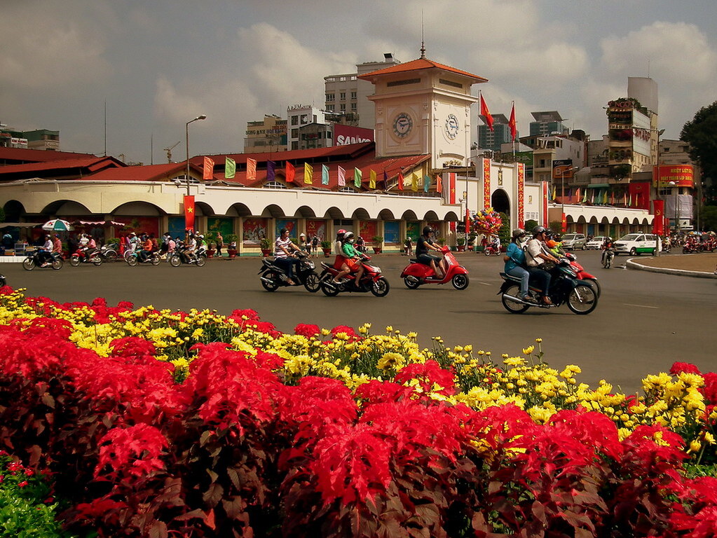 BEN THANH MARKET SAIGON HO CHI MINH CITY VIETNAM JAN 2012 (6940808167)