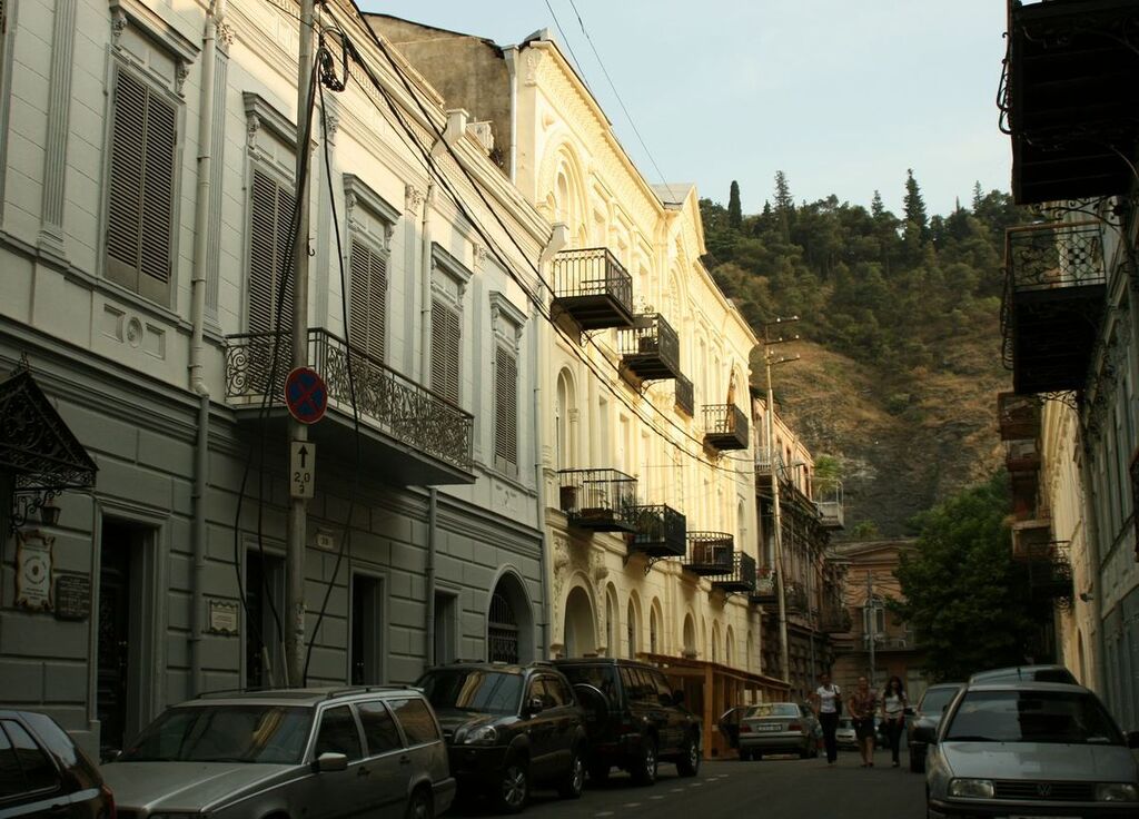 A street in Sololaki. Tbilisi (Photo A. Muhranoff, 2011)