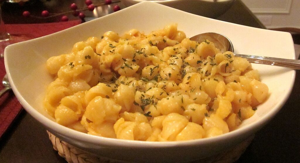 Macaroni and cheese (2) (cropped)