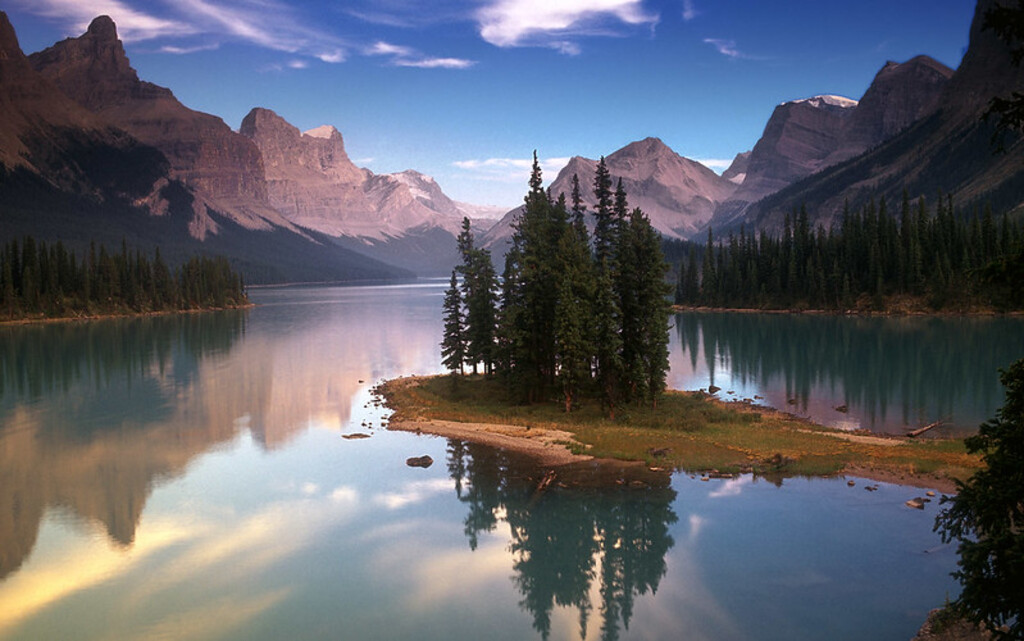 Spirit Island on Maligne Lake, Jasper National Park/Spirit Island sur le lac Maligne, parc national Jasper, Alberta