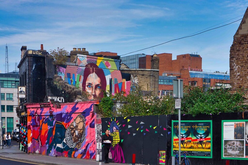 THE BERNARD SHAW AND NEARBY [PHOTOGRAPHED SEPTEMBER 2015]-155690
