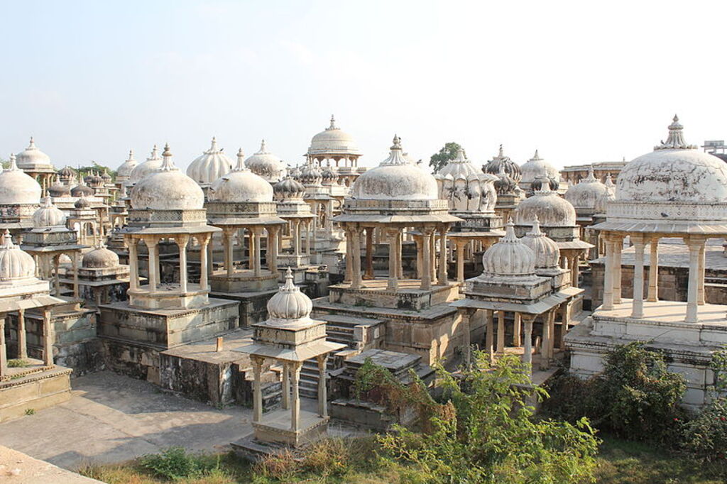 Udaipur, Ahar, cenotaphs (9710634777)