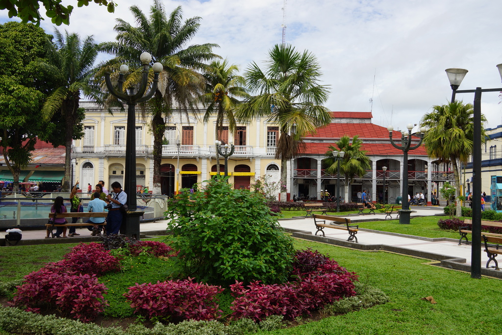 Iquitos-Plaza de Armas-1
