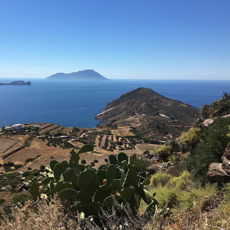 things to do in milos greece | enjoy the views of the gulf of milos from plaka