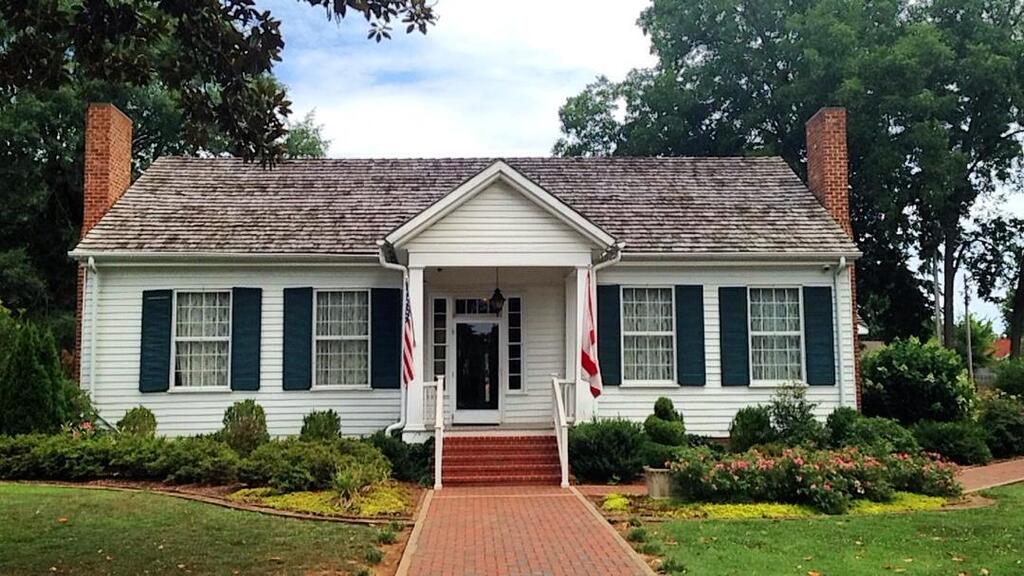 things to do in florence alabama | go to ivy green, the birthplace of helen keller