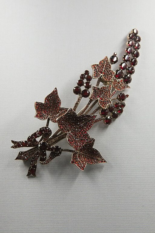 Brosch, Bohemian garnets