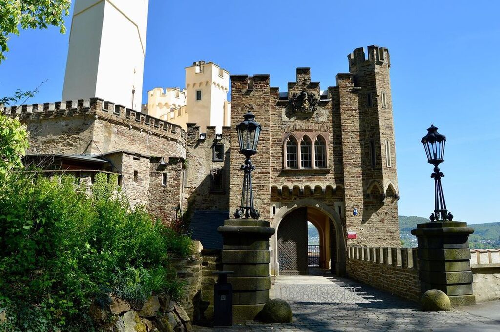 things to do in koblenz germany | get amazed at schloss stolzenfels