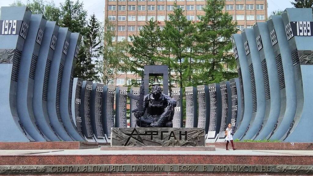 things to do in yekaterinburg | go back  in time at black tulip war memorial