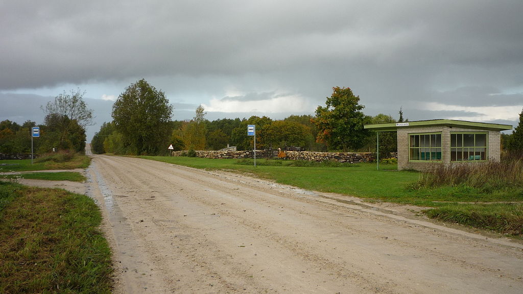 Muhu Kallaste bus stop 04Oct2009