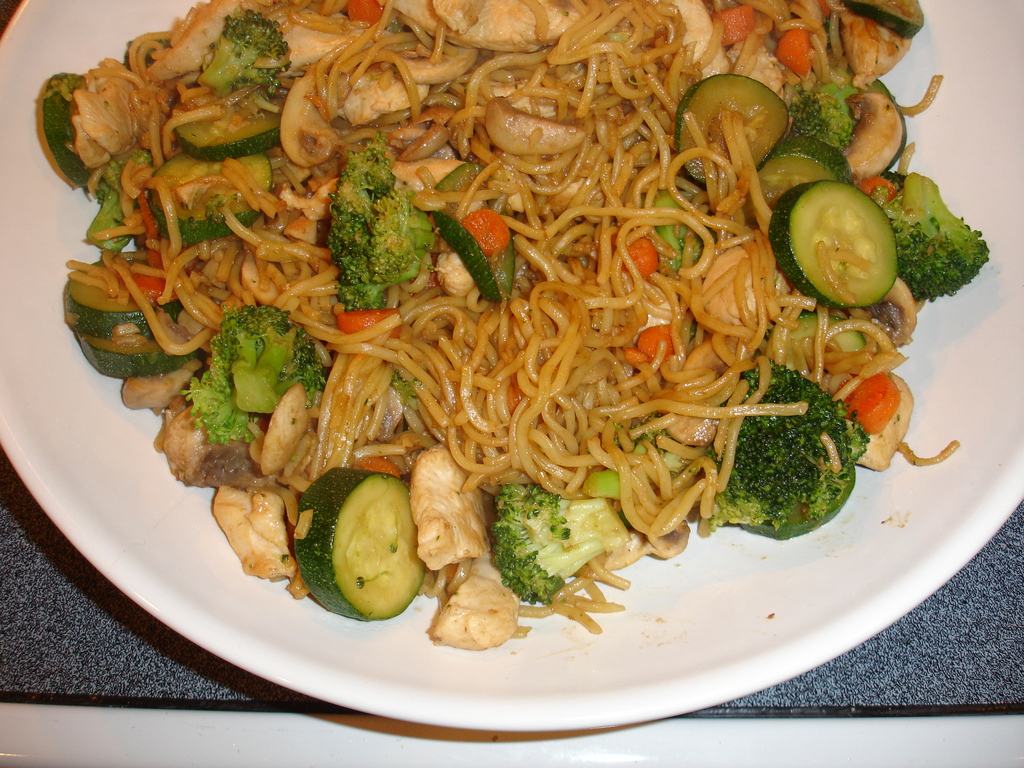 Chicken yakisoba from up by Merelymel13