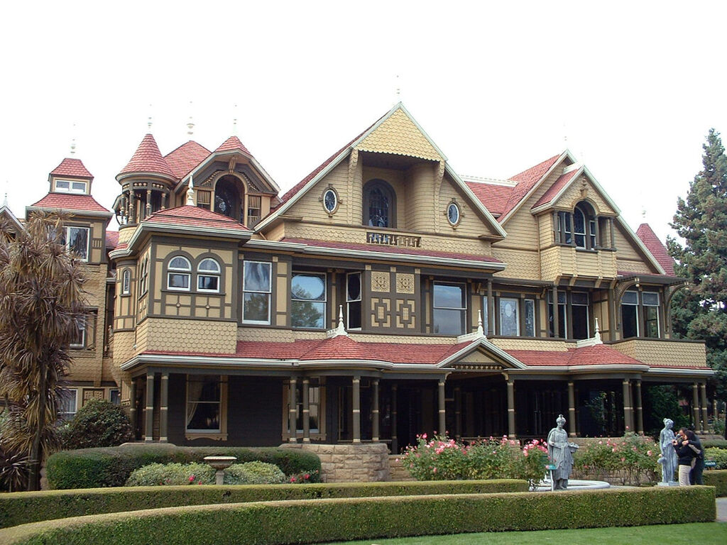 Winchester Mystery House (front)