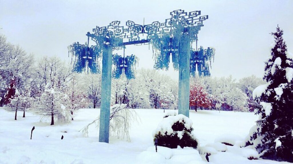things to do in leawood ks | take a stroll in i-lan park