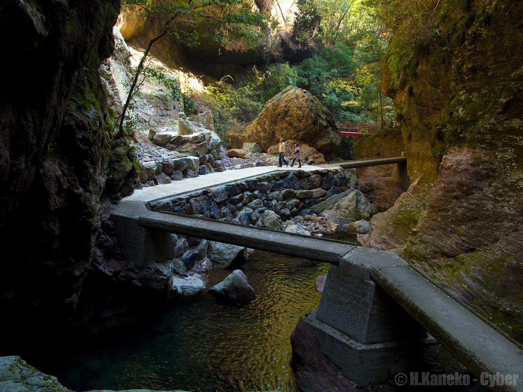 秋の中津渓谷 (Nakatsu Gorge in autumn) 23 Nov, 2014 - panoramio