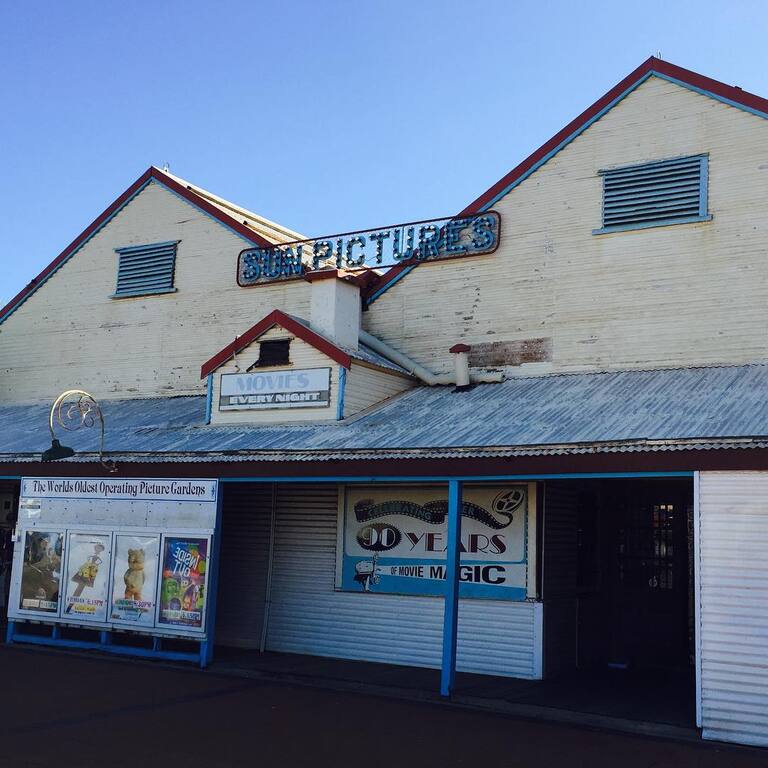 things to do in broome australia | watch a movie under the stars at sun pictures cinema