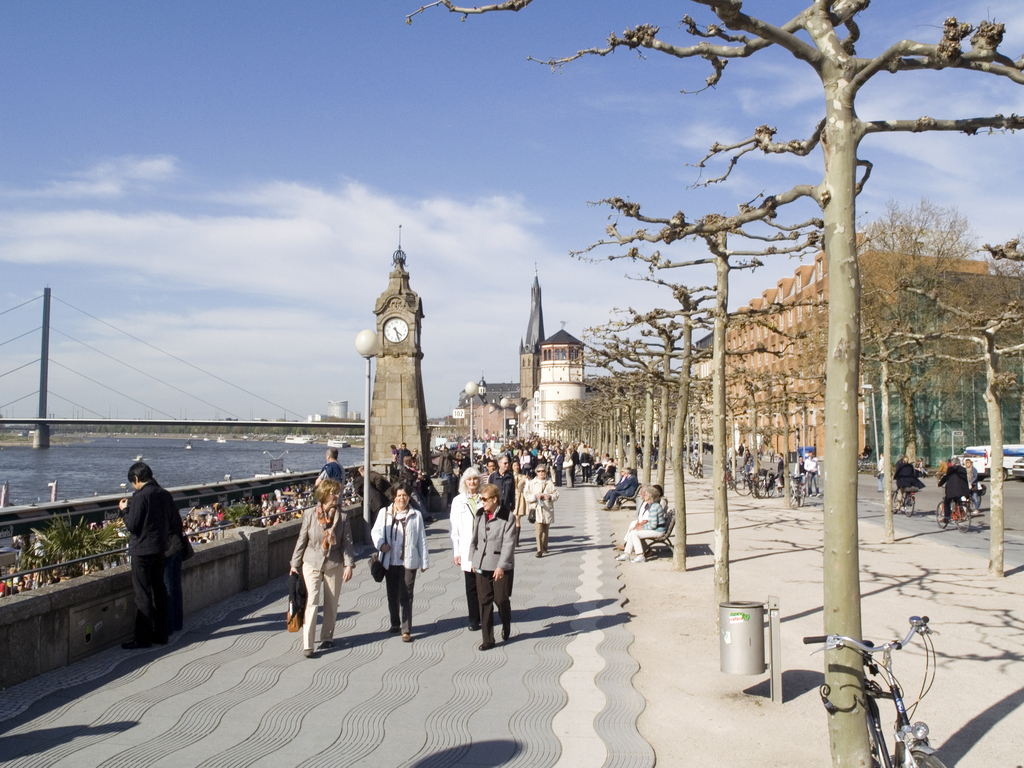 NRW, Düsseldorf - Rheinuferpromenade 04